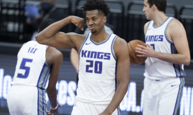  勇士压哨签约补强内线阵容深度  