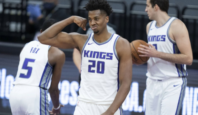  勇士压哨签约补强内线阵容深度  