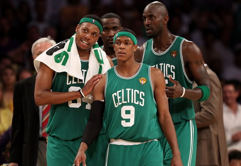  八村塁末节连中关键球，湖人险胜马刺止颓势  